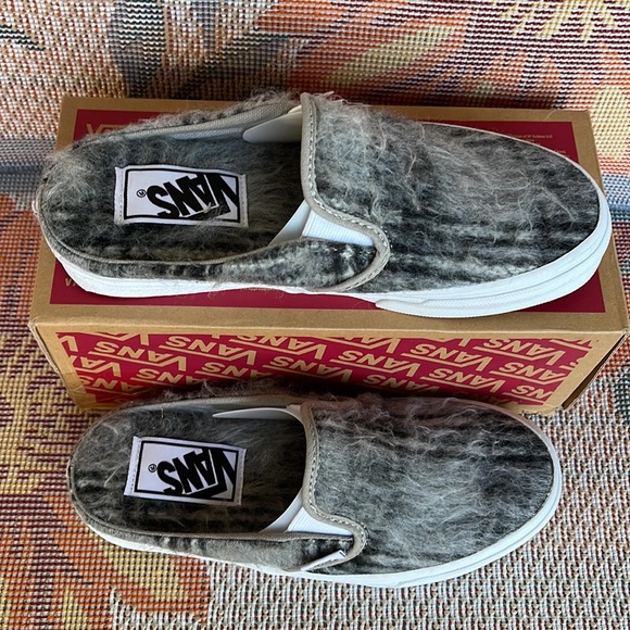 Vans WMNS Classic Slip-On Mule
(Soft Plaid Gray/True white
VN0A4P3U809
Sneakers - Picture 3 of 16